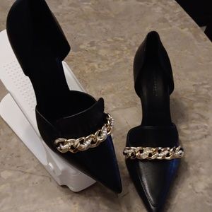 Beautiful black chain and pearl designer Karl Lagerfeld 8.5 size shoes